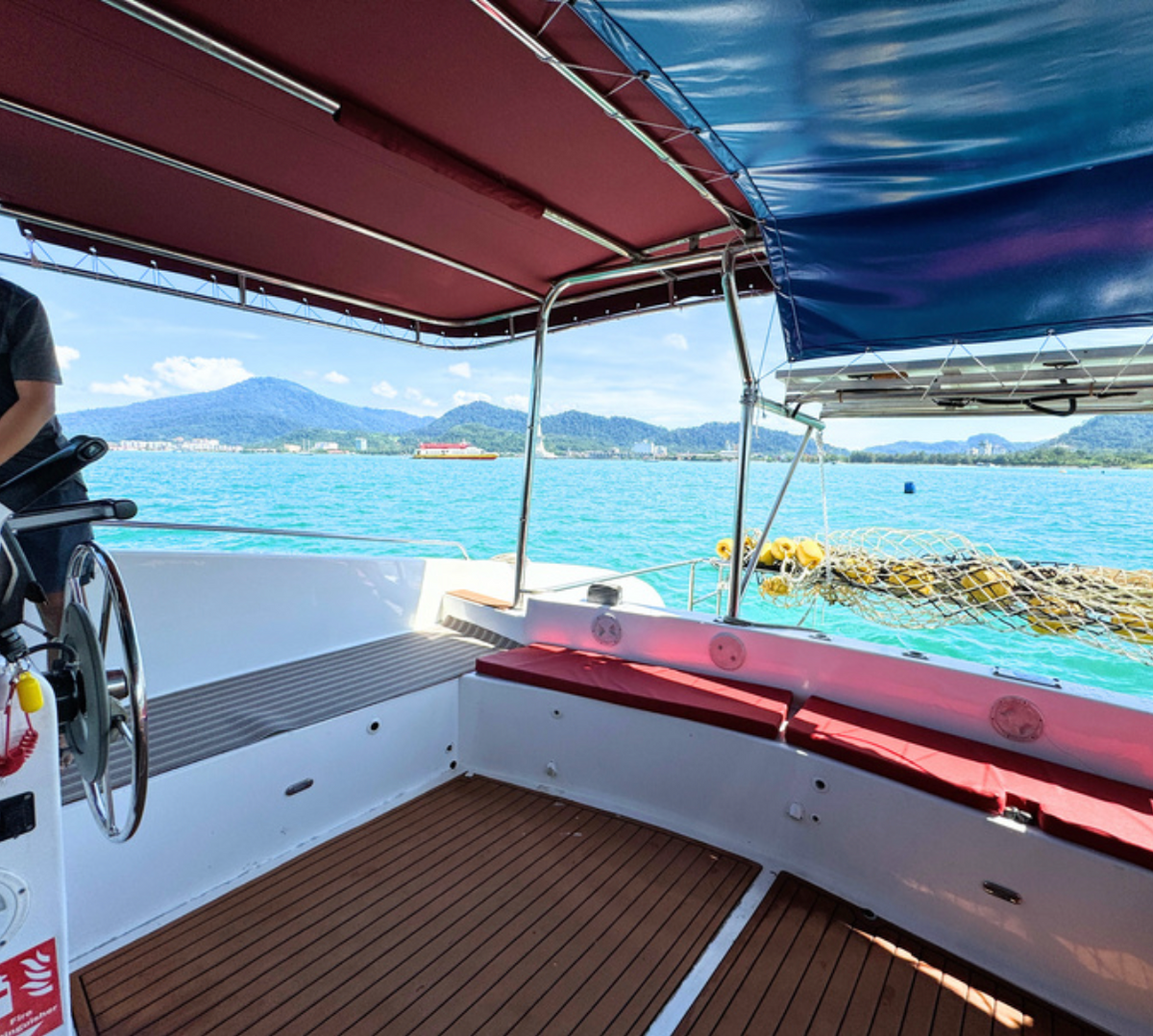 Masami – Spacious Front & Upper Deck Yacht (4 Hours)